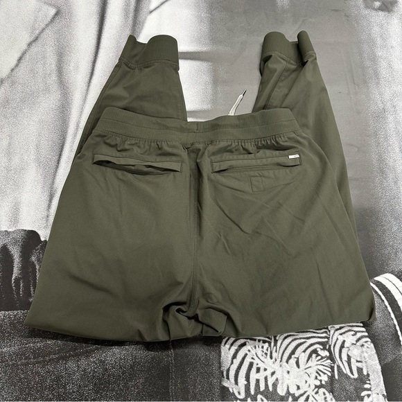 Vuori sz large athletic joggers A14 - Picture 2 of 5